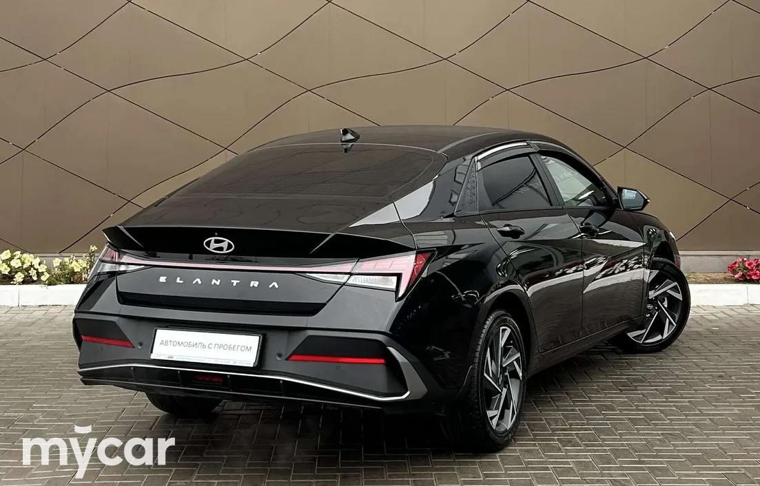 Hyundai Elantra 2025