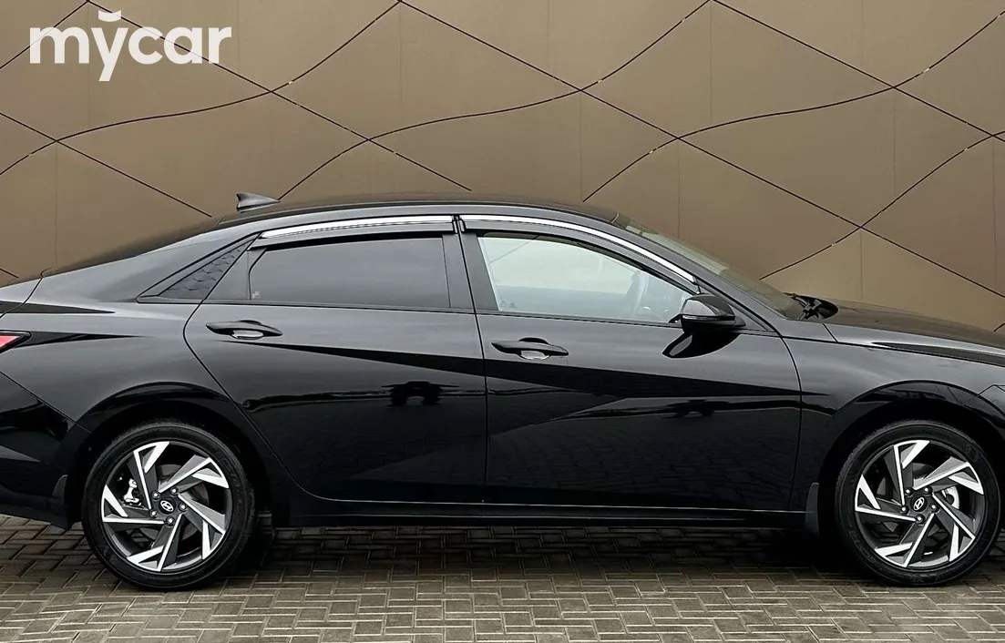 Hyundai Elantra 2025