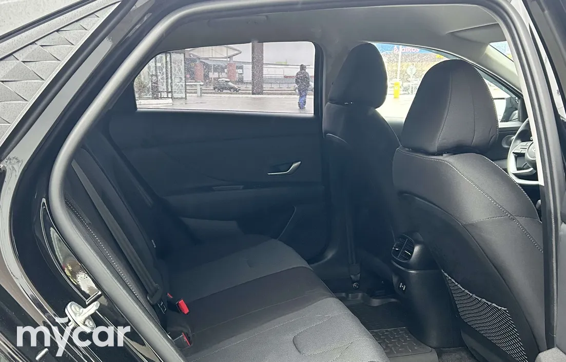 Hyundai Elantra 2025