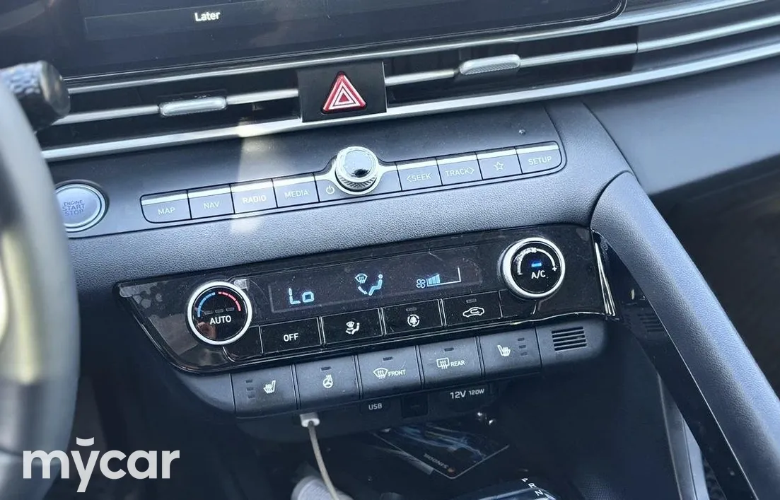 Hyundai Elantra 2024