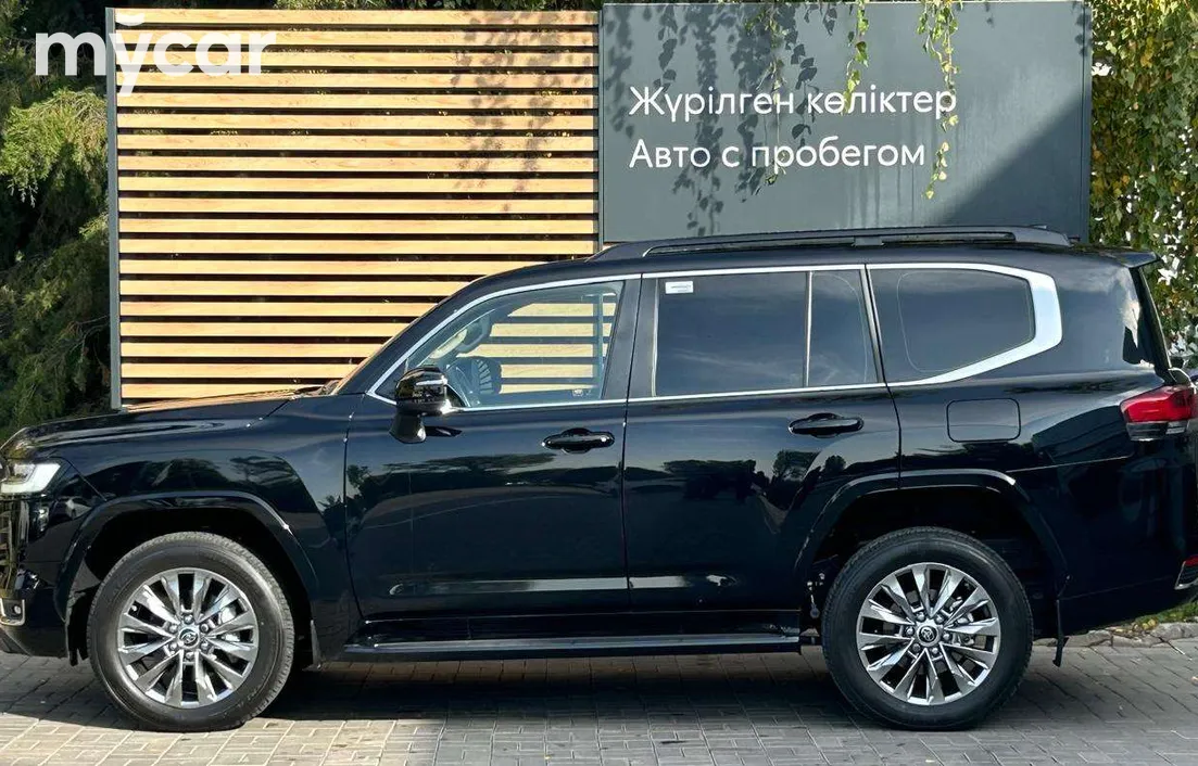 Toyota Land Cruiser 300 2025