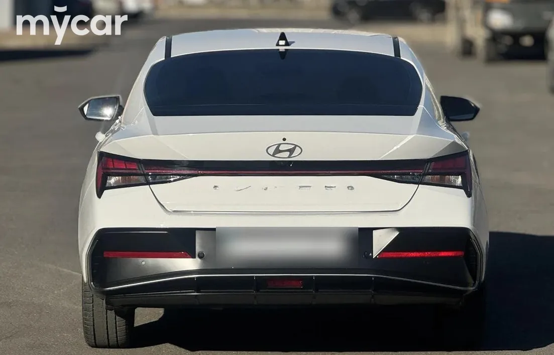 Hyundai Elantra 2024