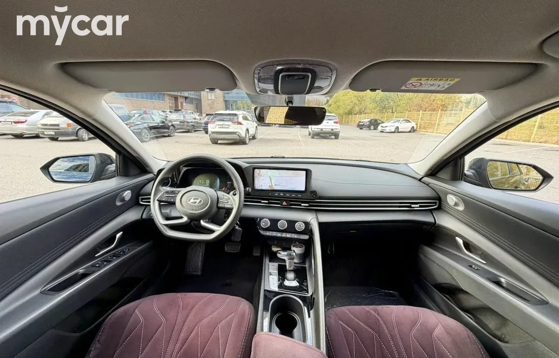 Hyundai Elantra 2025