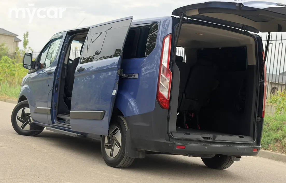 Ford Tourneo Custom 2013
