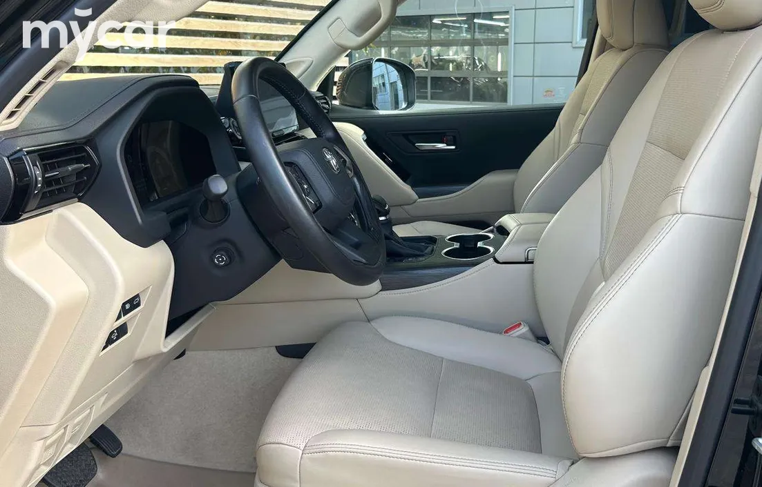 Toyota Land Cruiser 300 2025