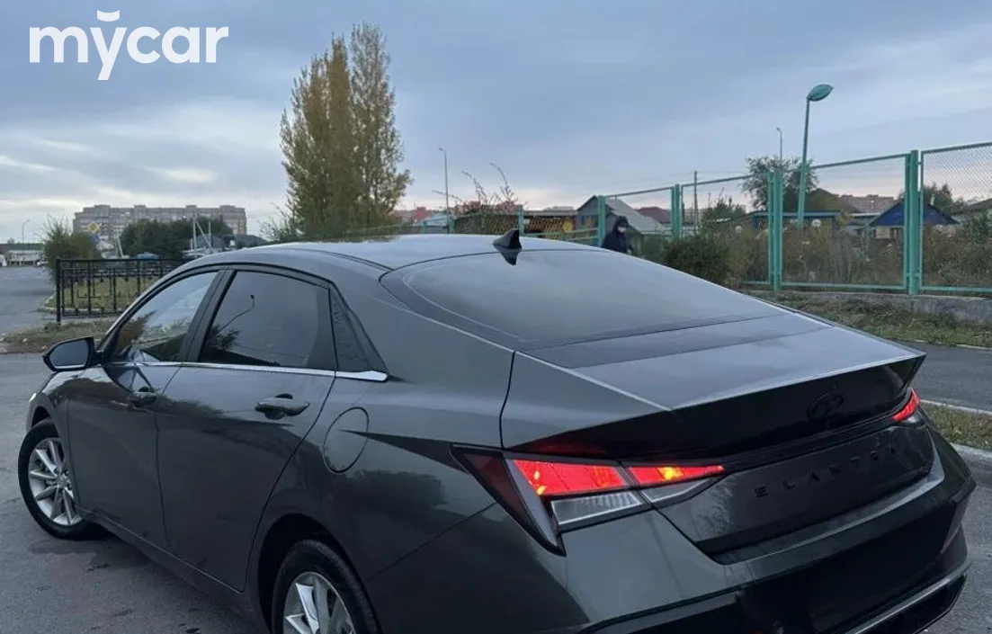 Hyundai Elantra 2024
