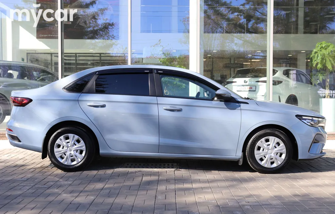 Geely Emgrand 2024