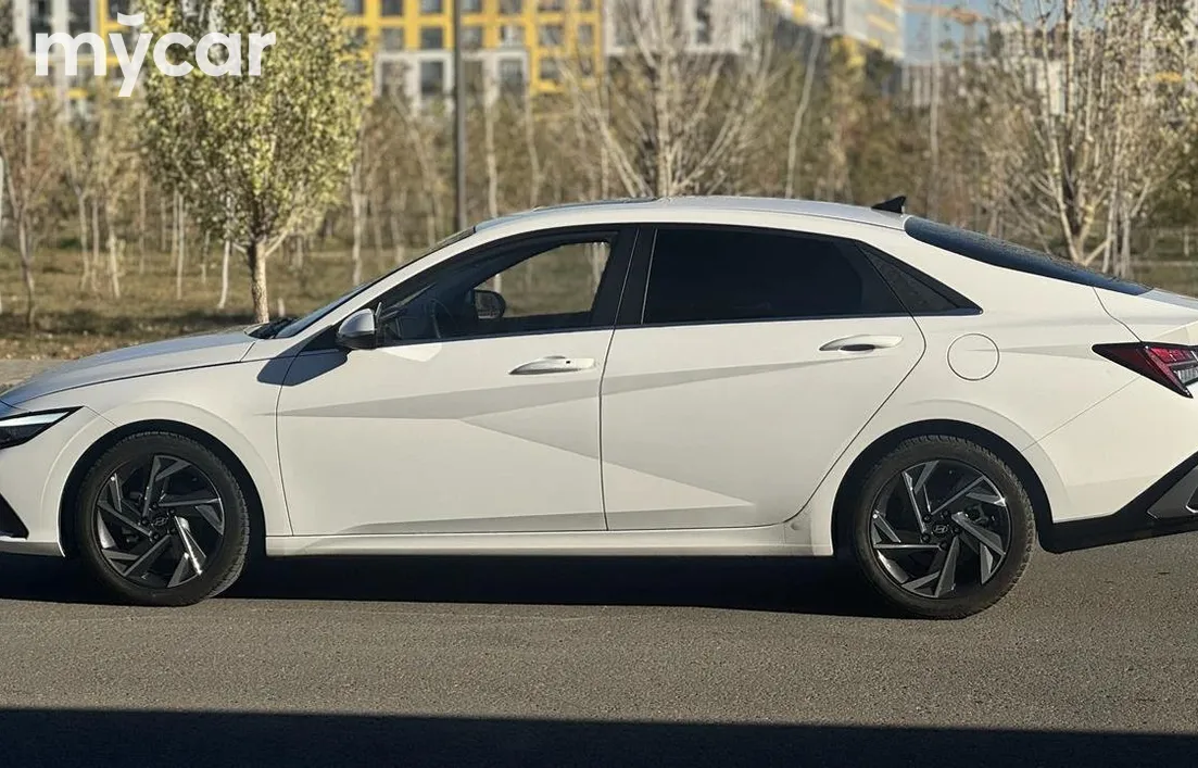 Hyundai Elantra 2024