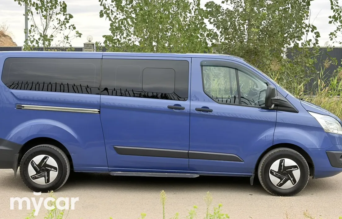 Ford Tourneo Custom 2013