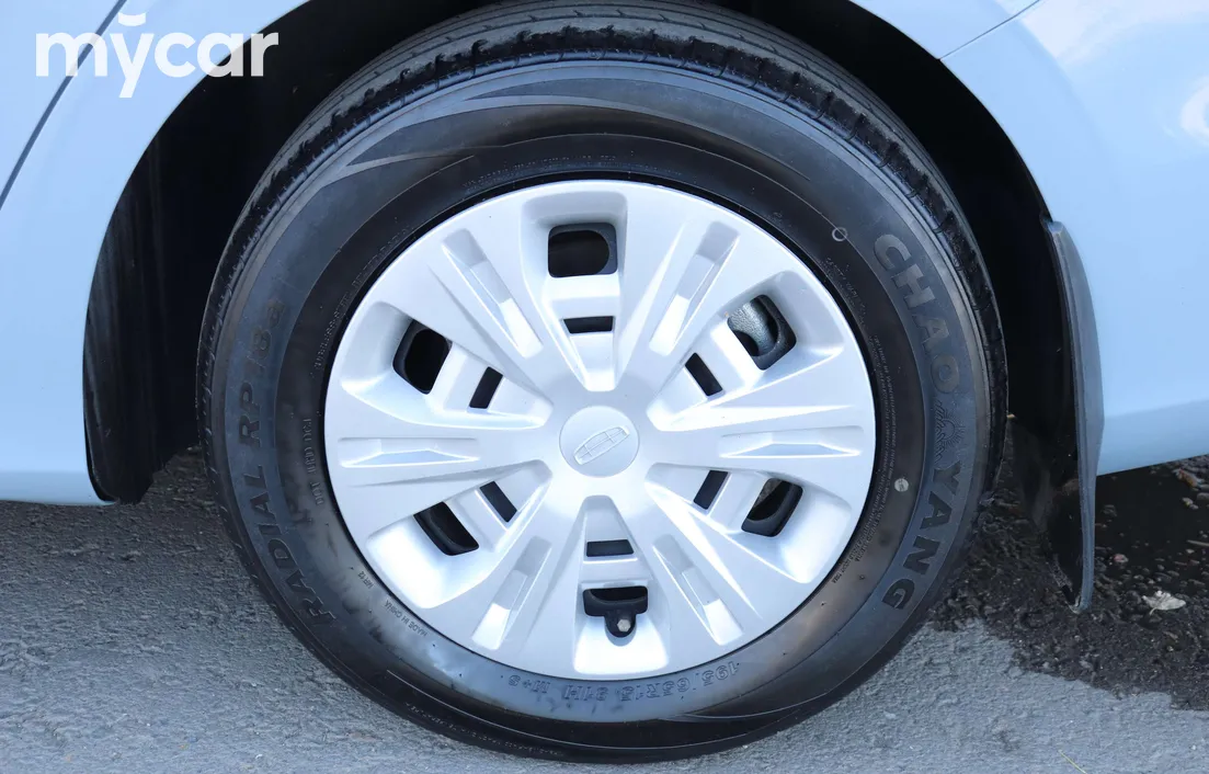 Geely Emgrand 2024