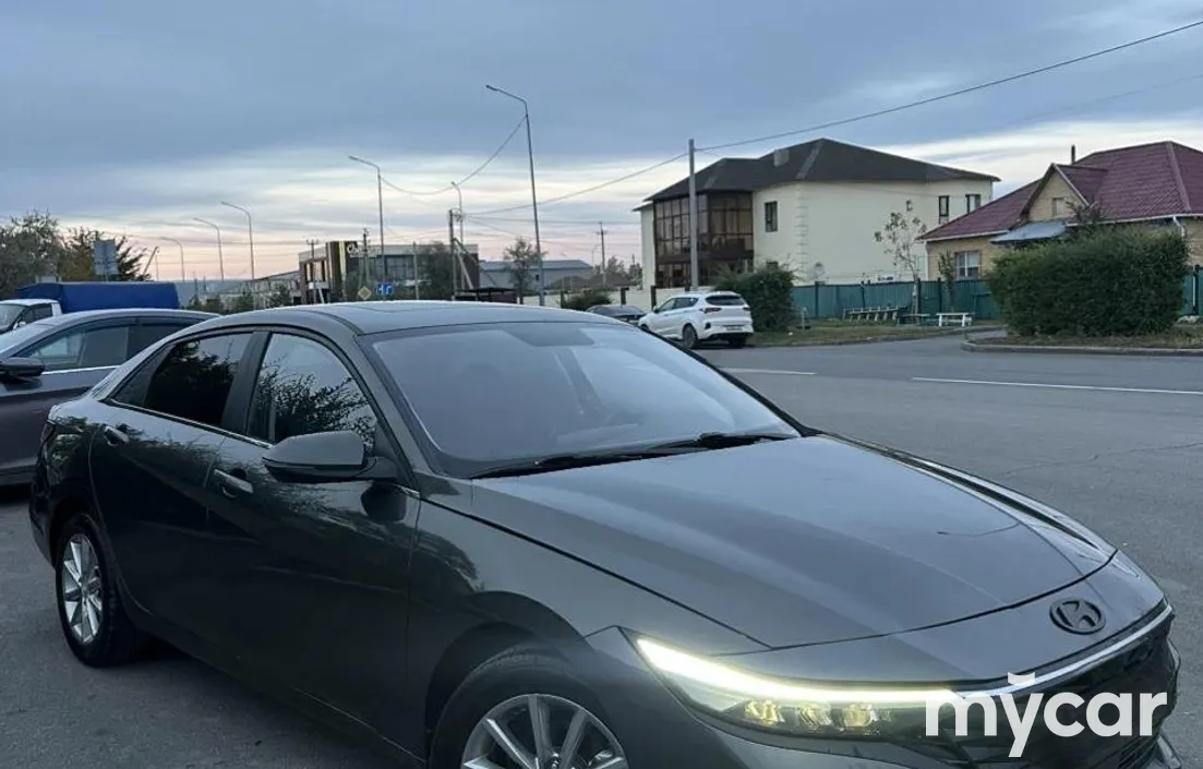 Hyundai Elantra 2024
