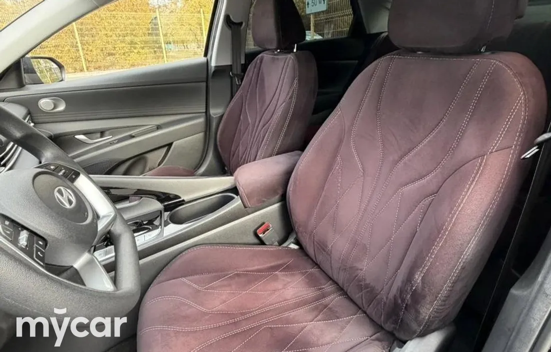 Hyundai Elantra 2025
