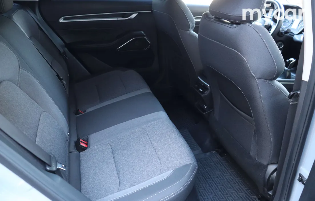 Geely Emgrand 2024