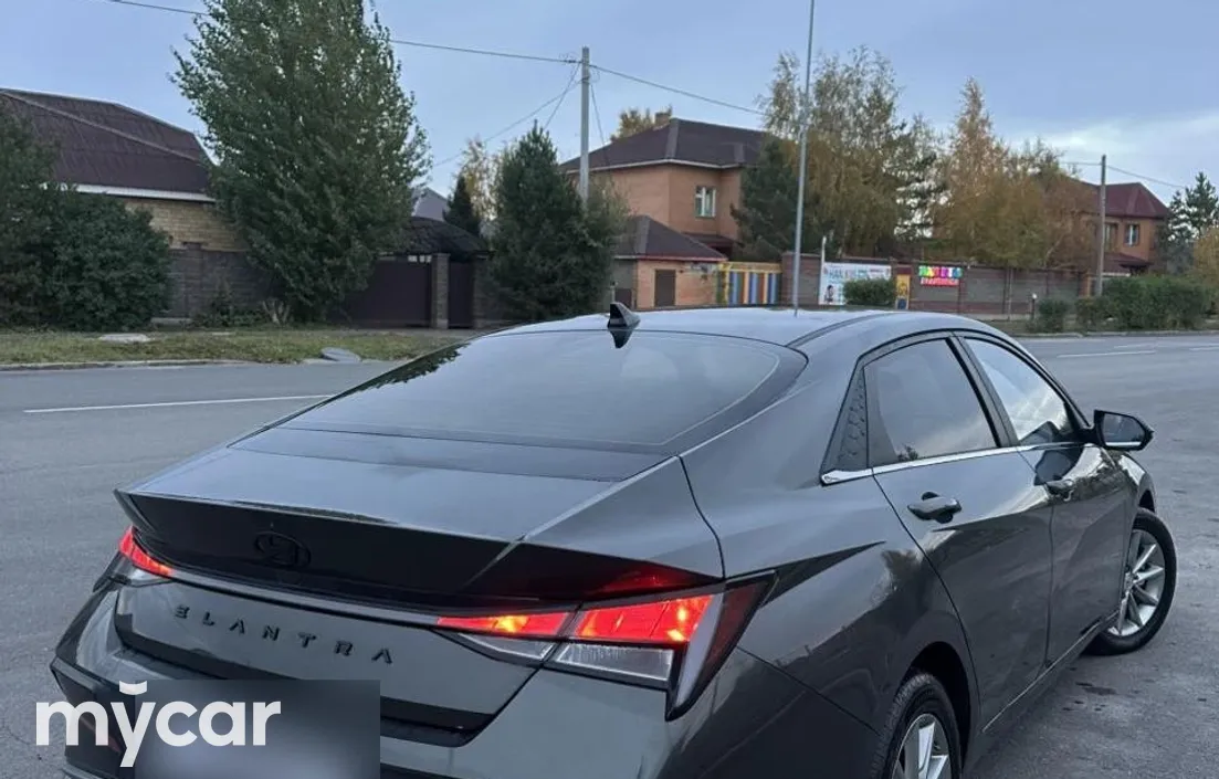 Hyundai Elantra 2024