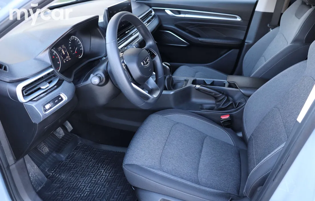 Geely Emgrand 2024