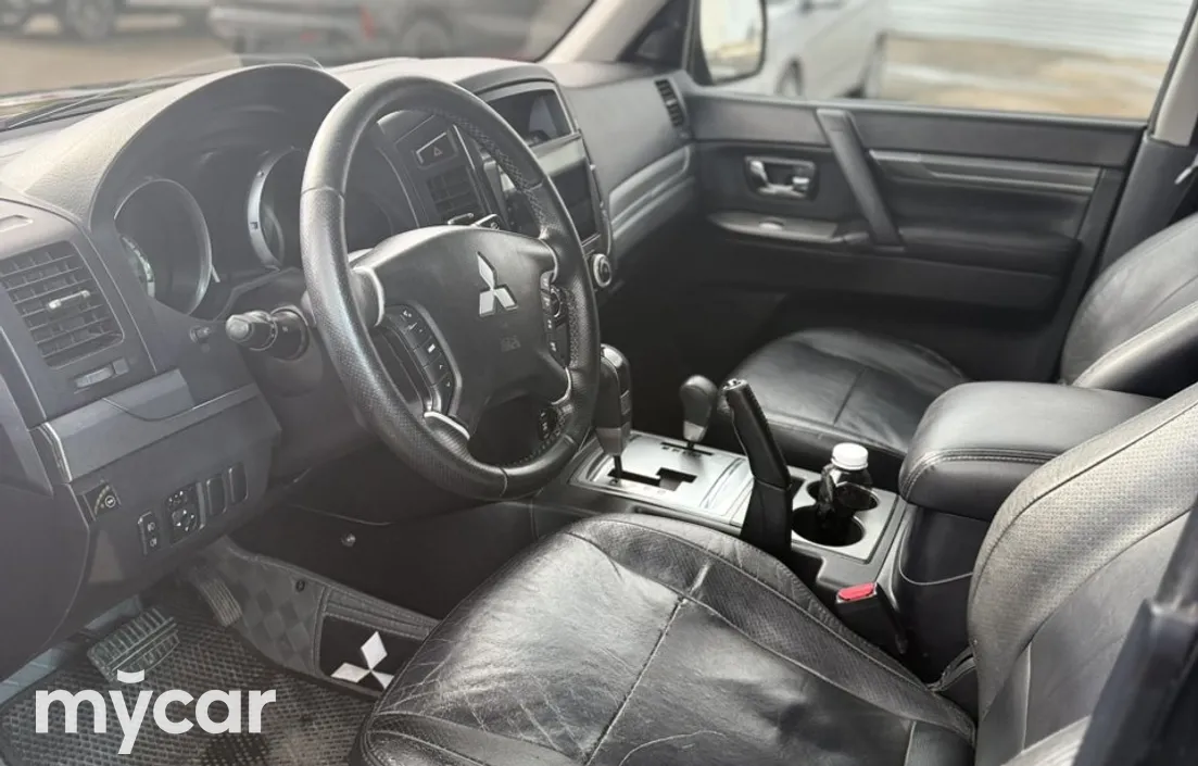 Mitsubishi Pajero 2010