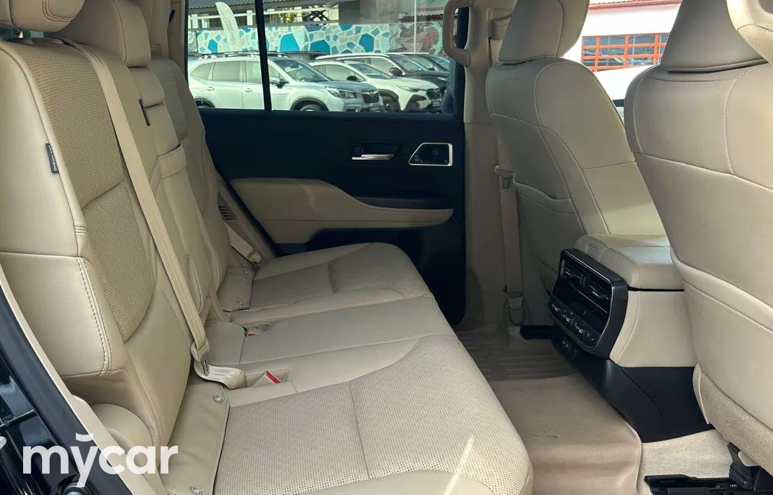 Toyota Land Cruiser 300 2025