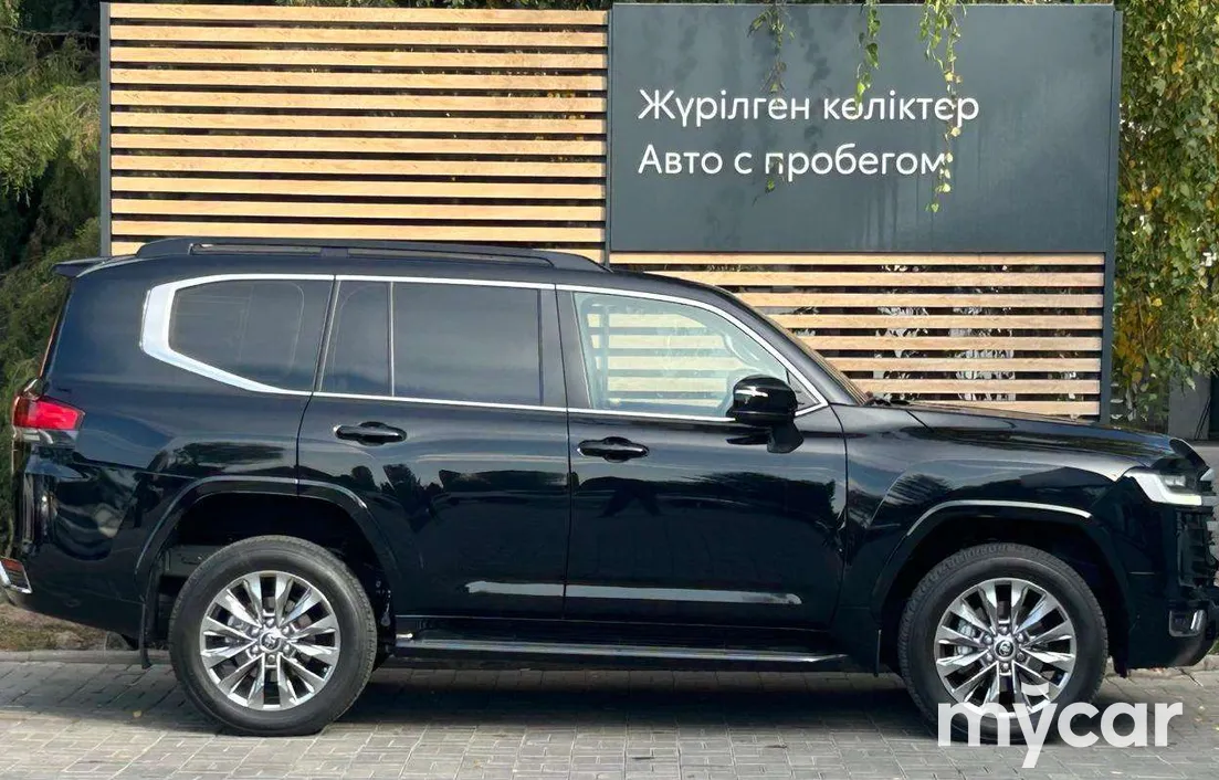 Toyota Land Cruiser 300 2025