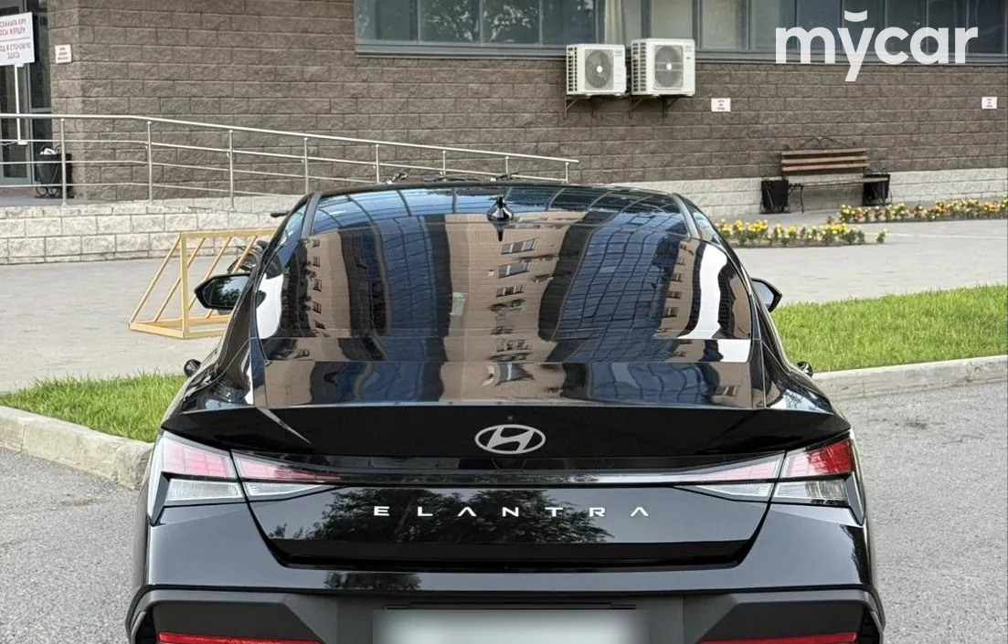 Hyundai Elantra 2025