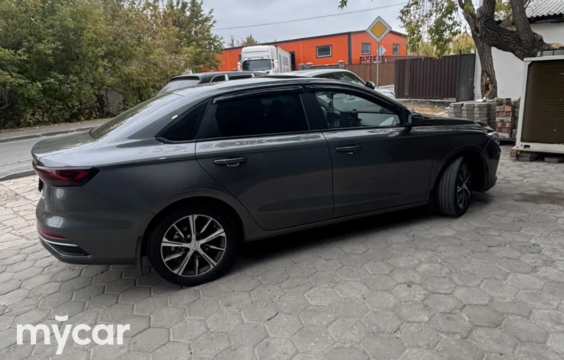Geely Emgrand 2025