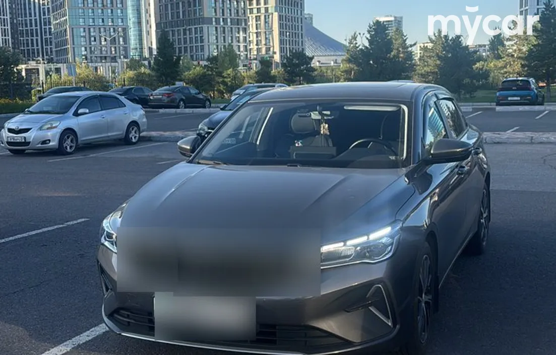 Geely Emgrand 2025