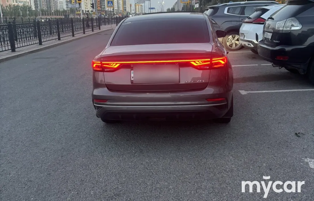 Geely Emgrand 2025
