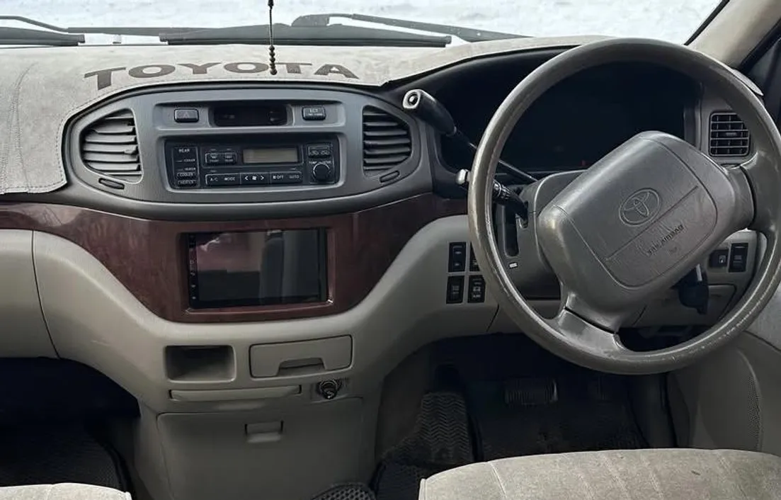 Toyota Regius 1997