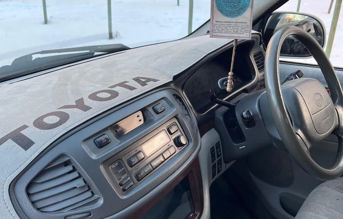 Toyota Regius 1997