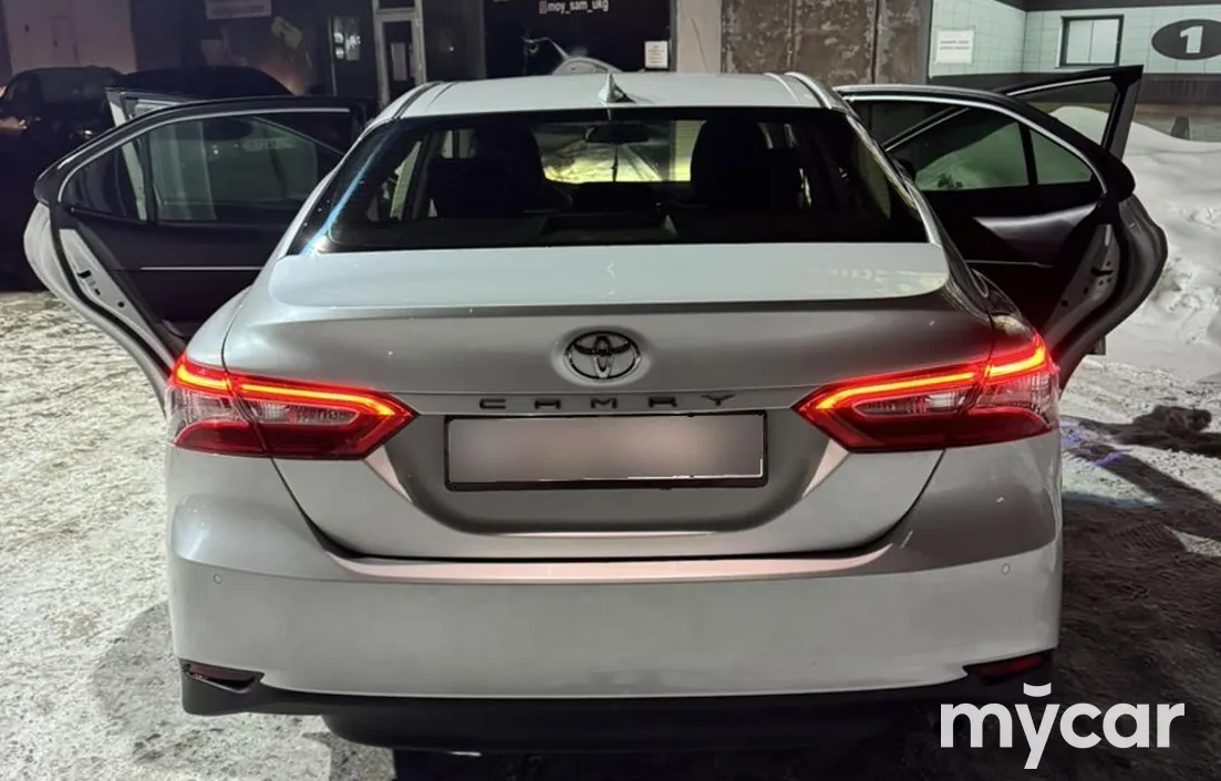 Toyota Camry 2019