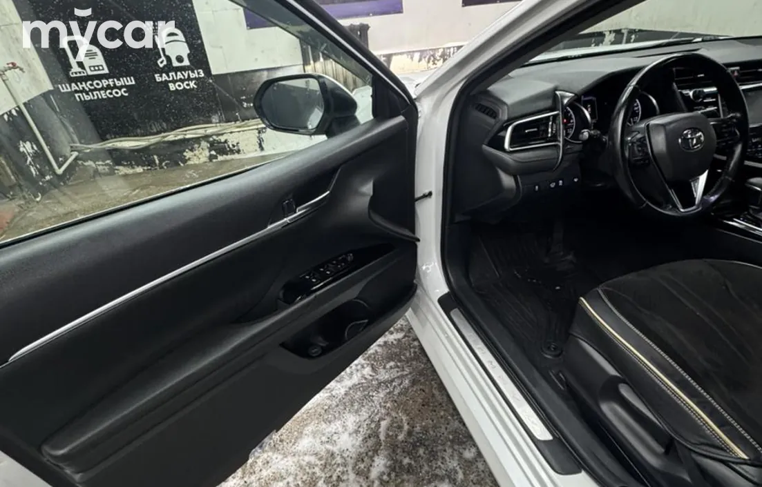 Toyota Camry 2019