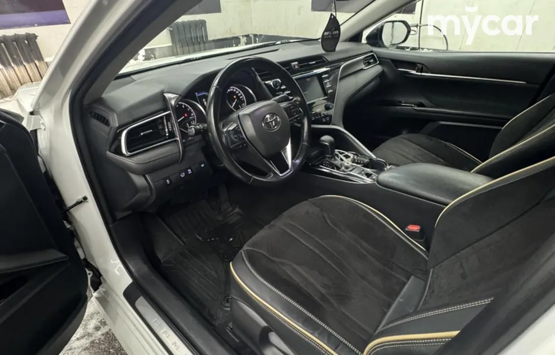 Toyota Camry 2019