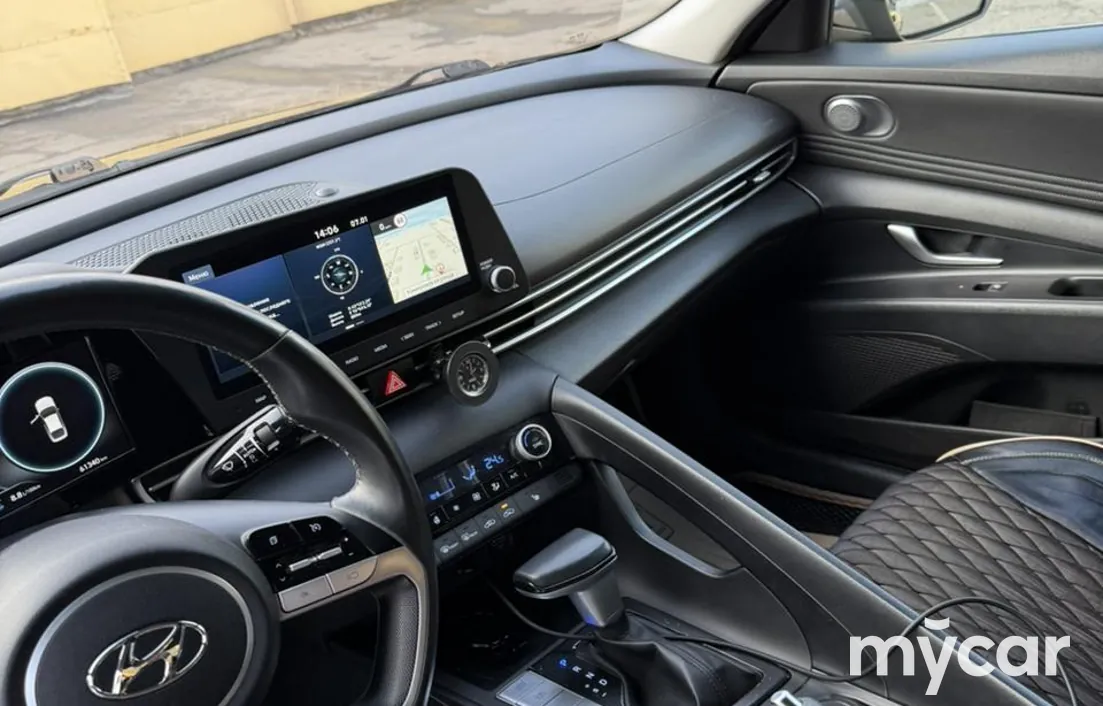 Hyundai Elantra 2022