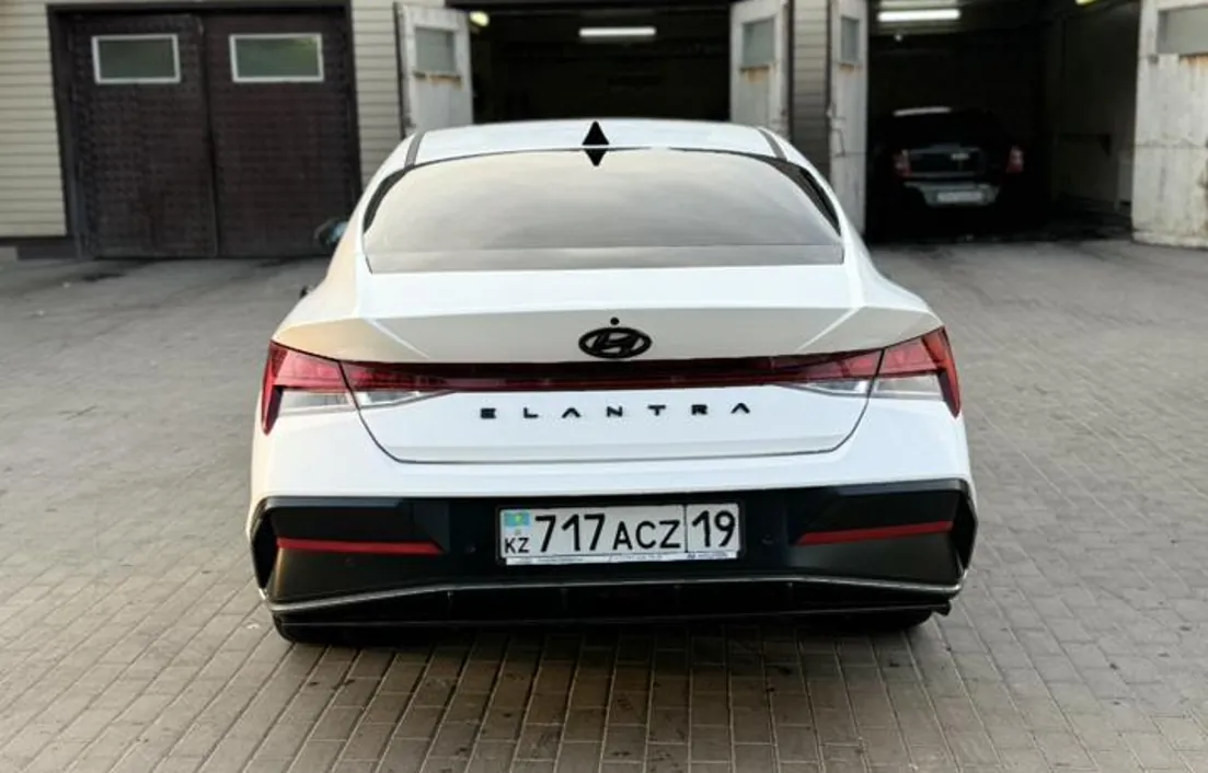 Hyundai Elantra 2024