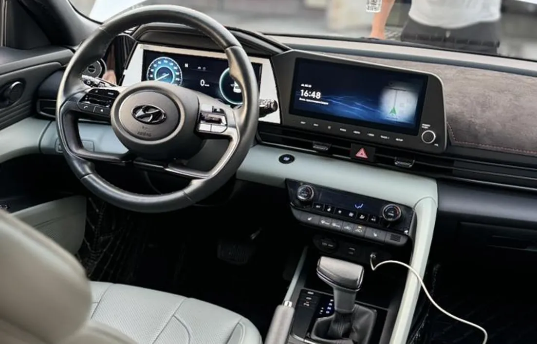 Hyundai Elantra 2024