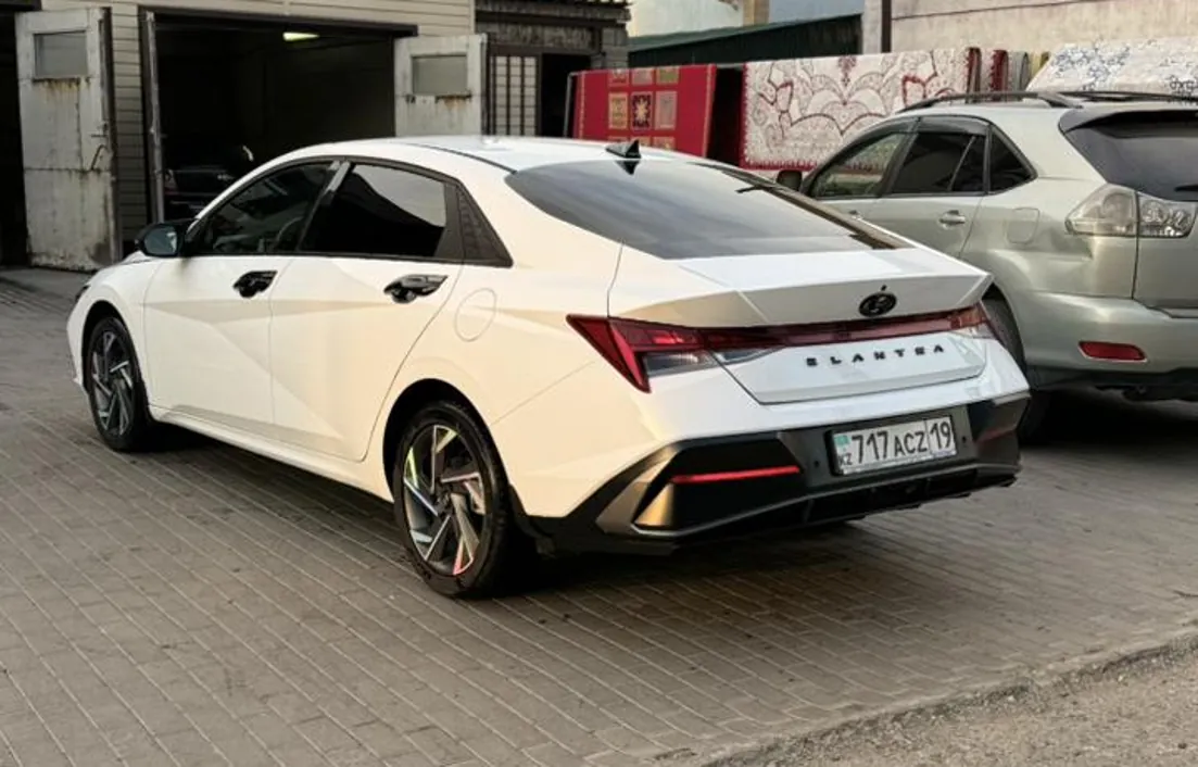 Hyundai Elantra 2024