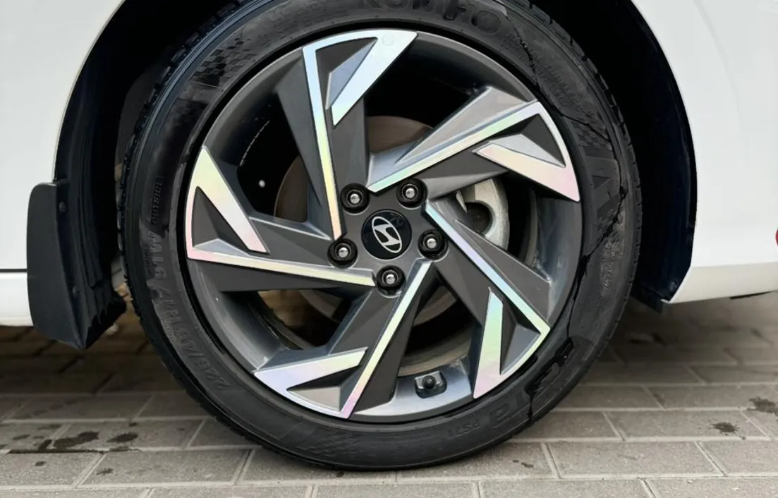 Hyundai Elantra 2024