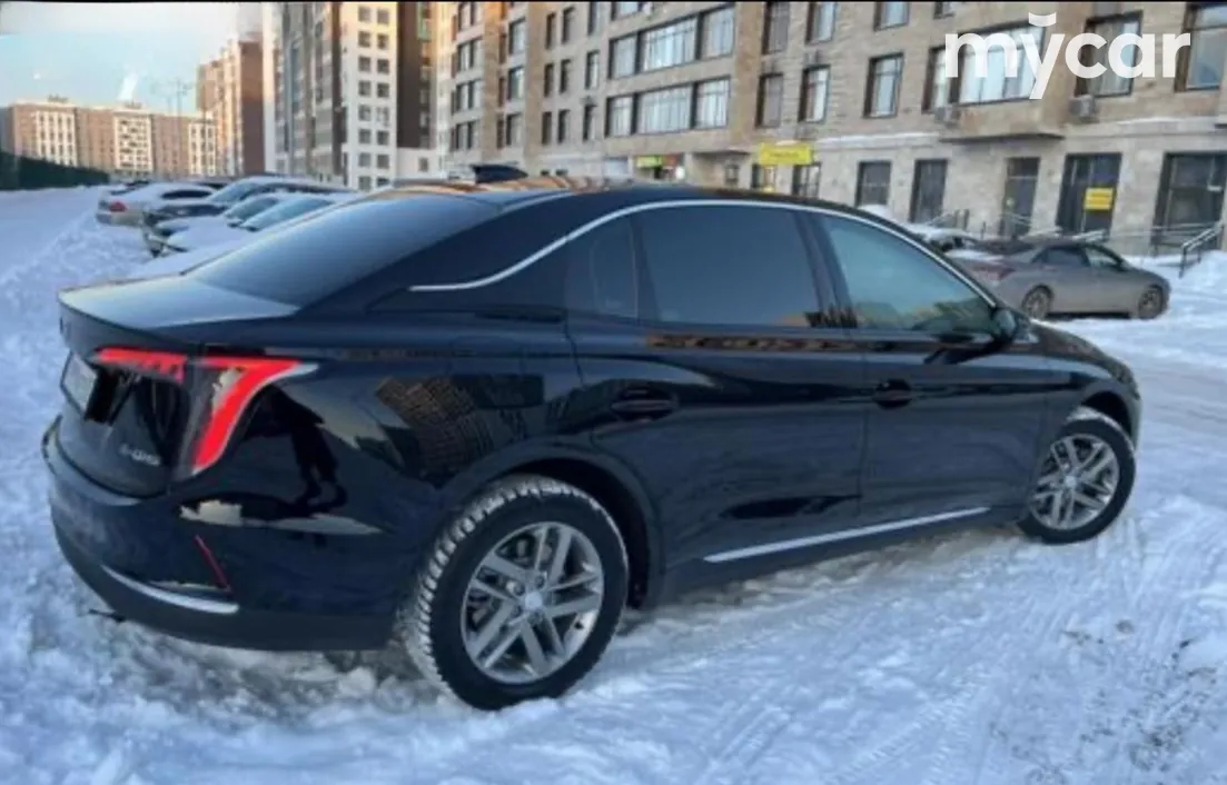 Hongqi E-QM5 2025