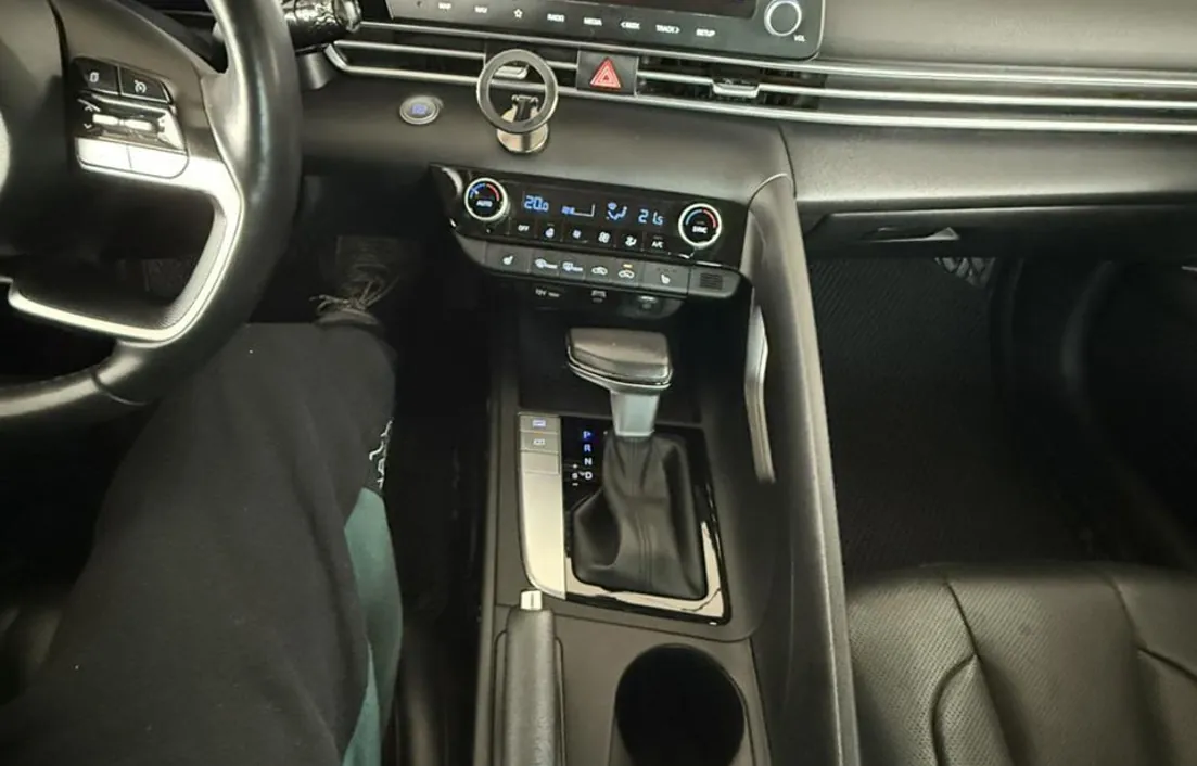 Hyundai Elantra 2023