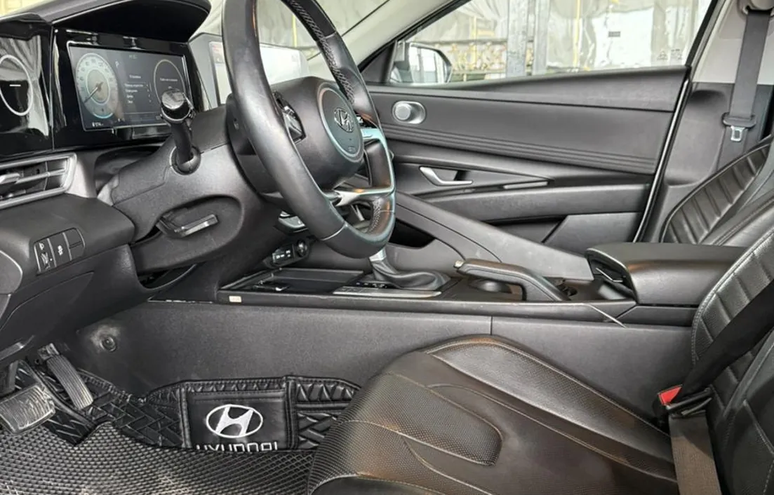 Hyundai Elantra 2023