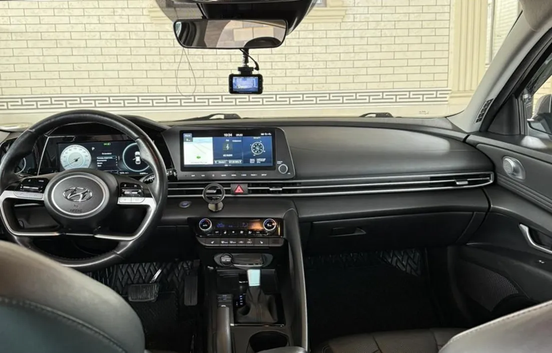 Hyundai Elantra 2023
