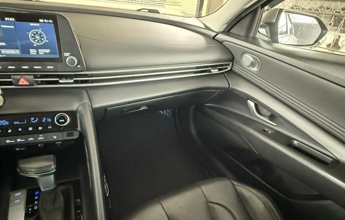 Hyundai Elantra 2023