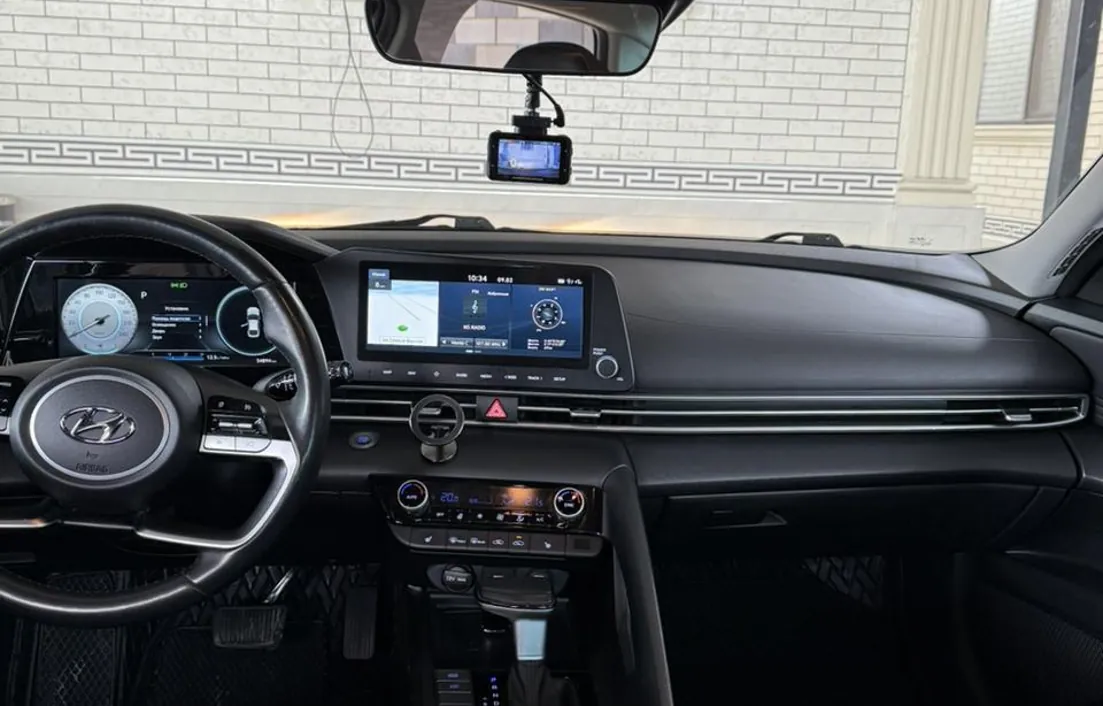 Hyundai Elantra 2023