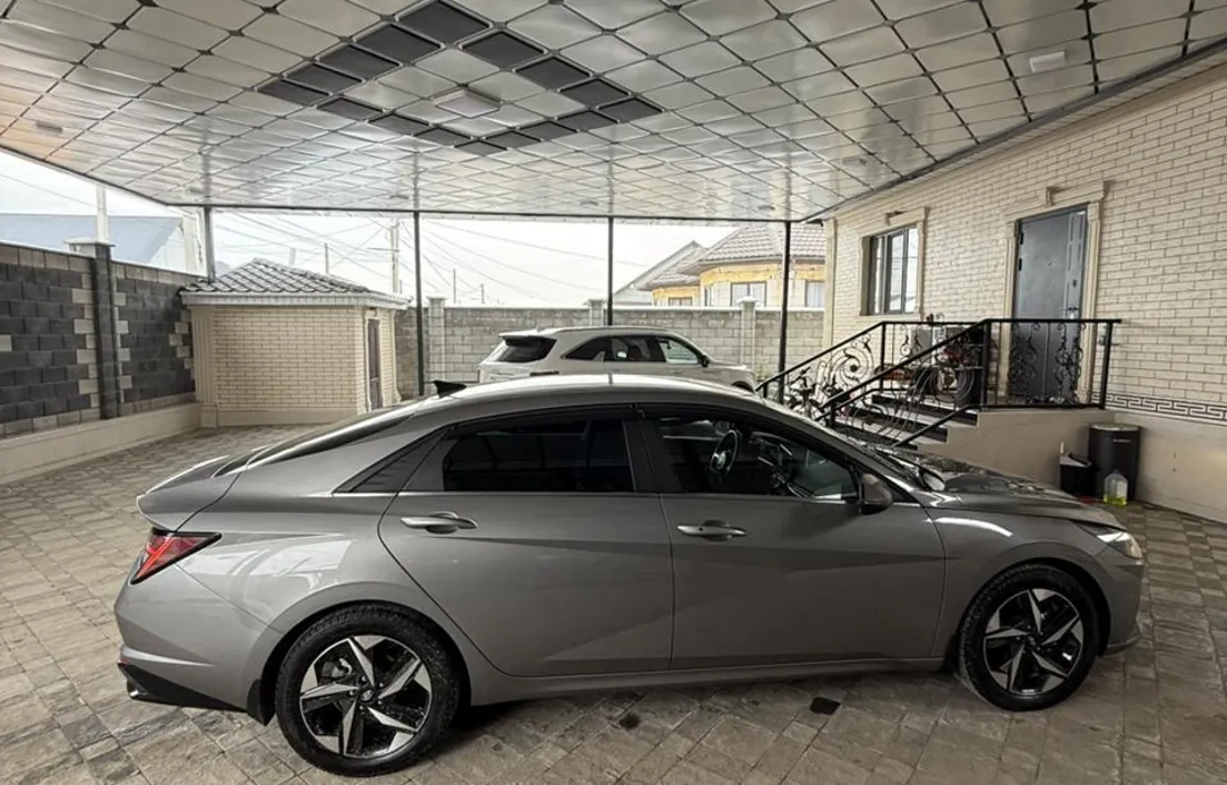 Hyundai Elantra 2023