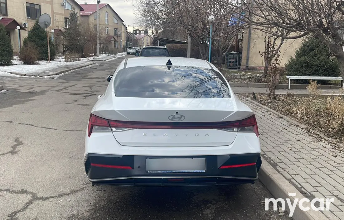Hyundai Elantra 2024