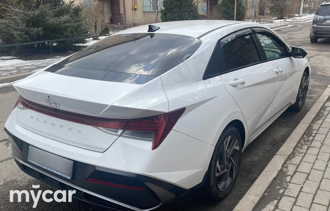 Hyundai Elantra 2024