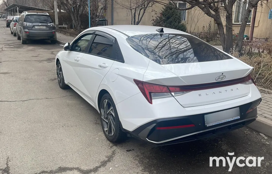 Hyundai Elantra 2024