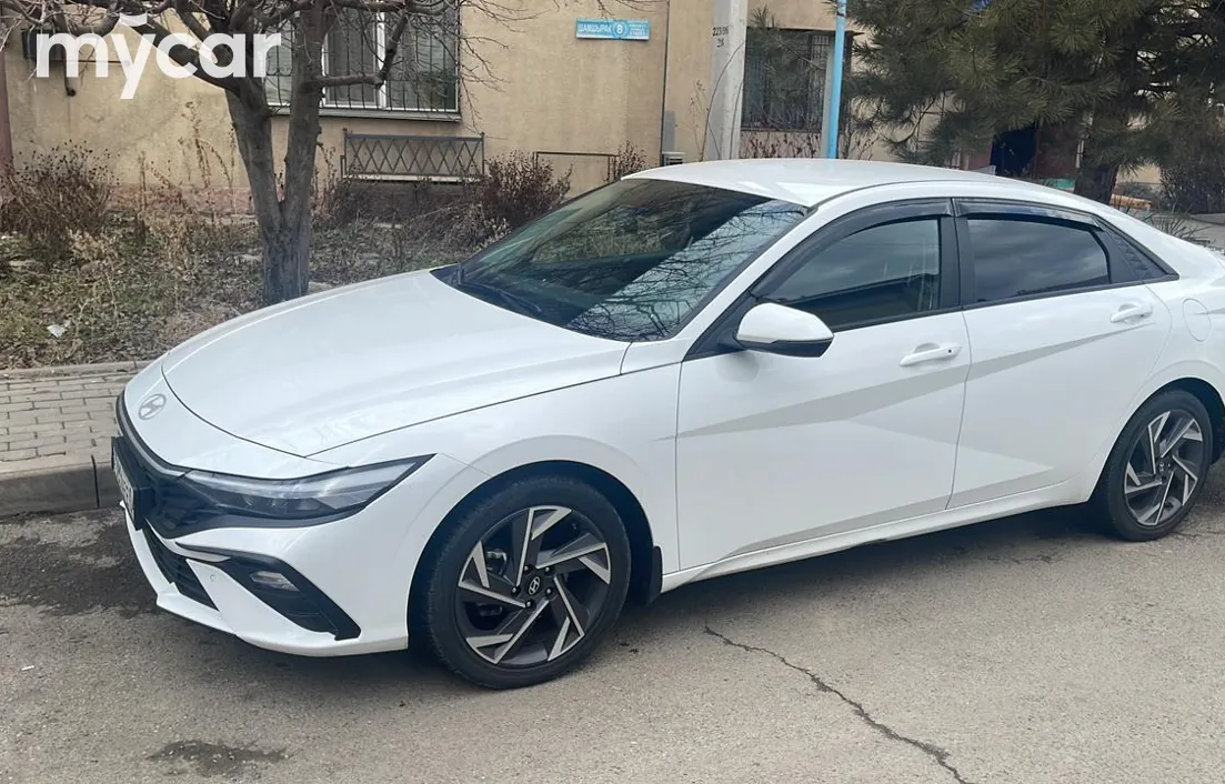 Hyundai Elantra 2024