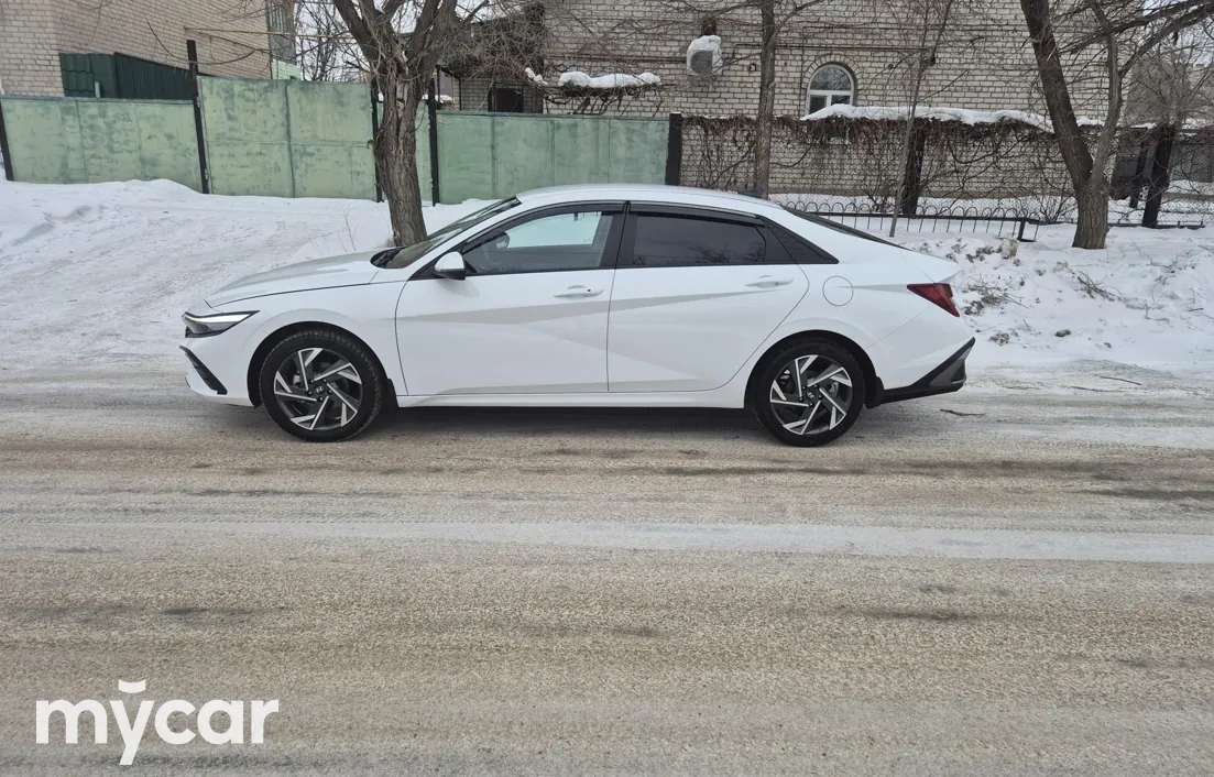 Hyundai Elantra 2024