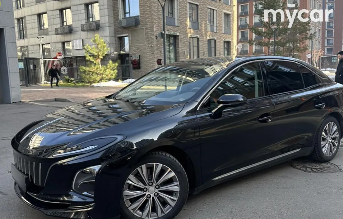 Hongqi E-QM5 2024