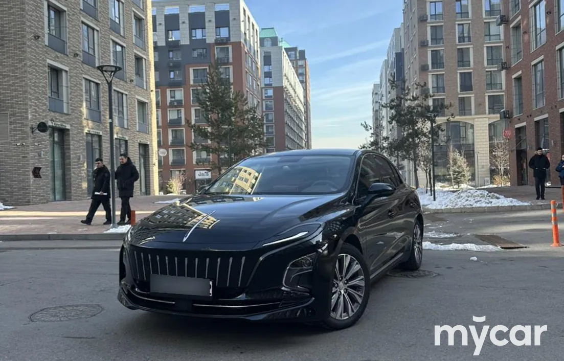Hongqi E-QM5 2024